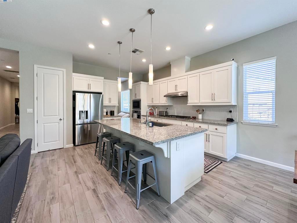 Photo of Listing #41111743