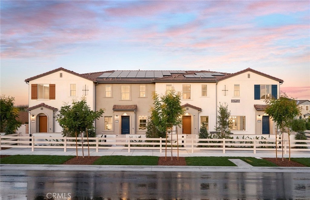 Photo of Listing #IV25218653