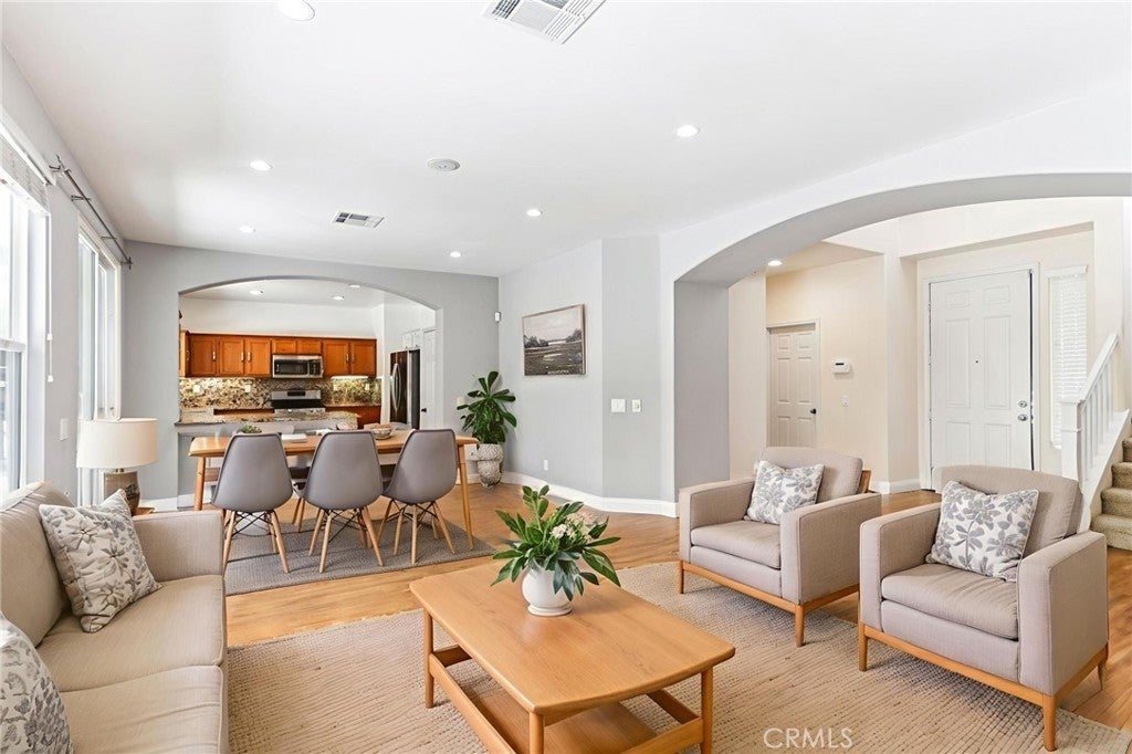 Photo of Listing #SR25218885