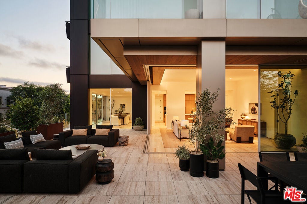 Photo of Listing #25592757