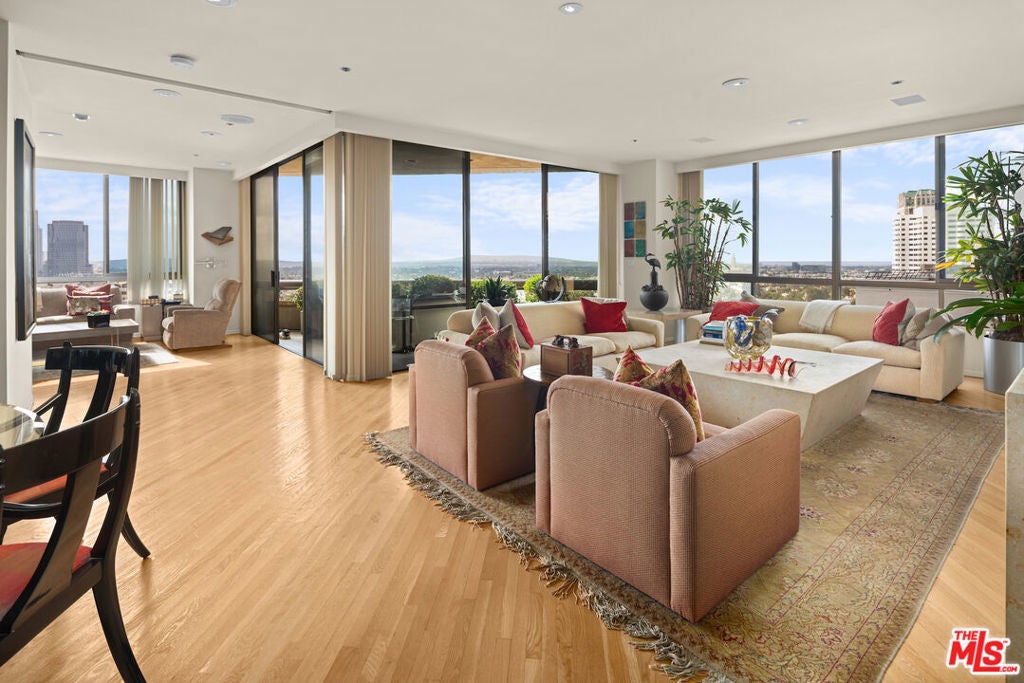 Photo of Listing #25591761