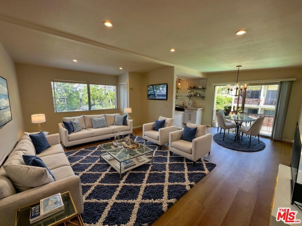 Photo of Listing #25593557