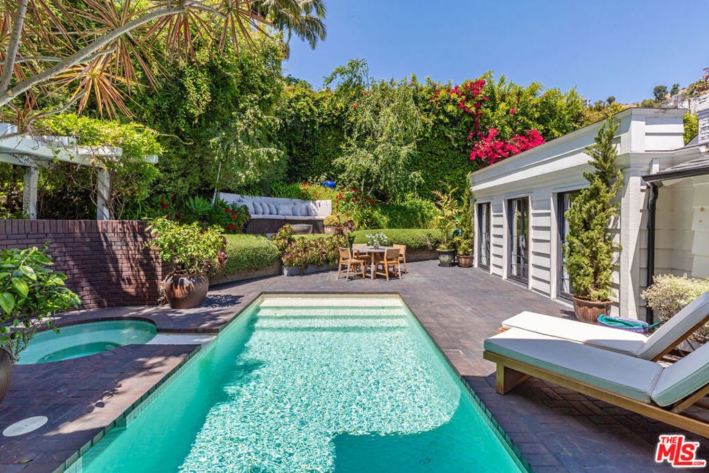 Photo of Listing #25590241