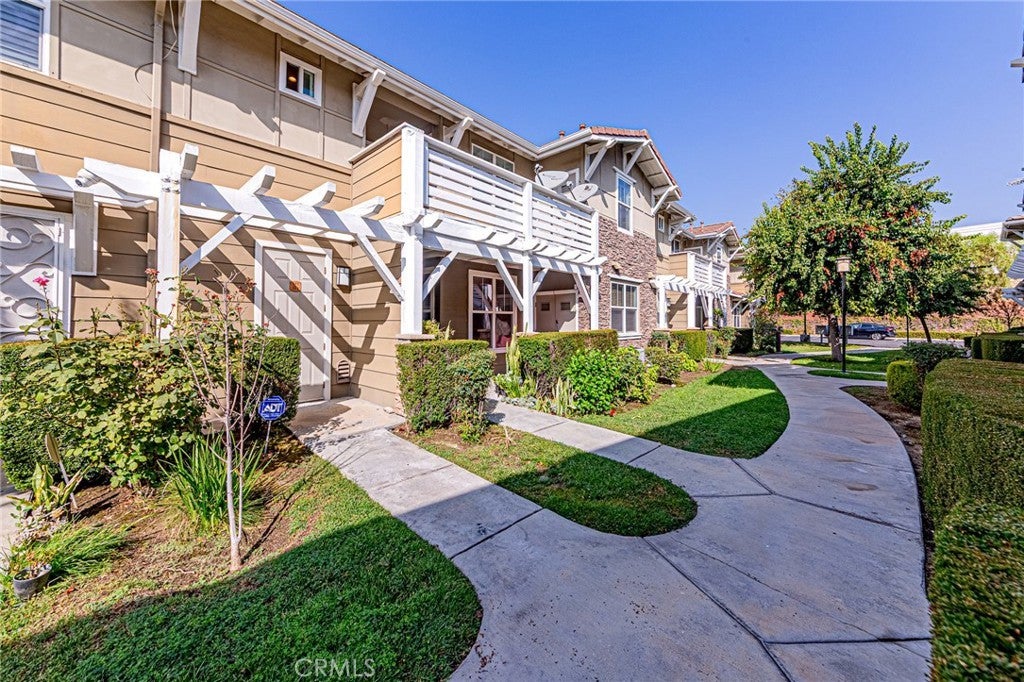 735 Francesca 202, Walnut