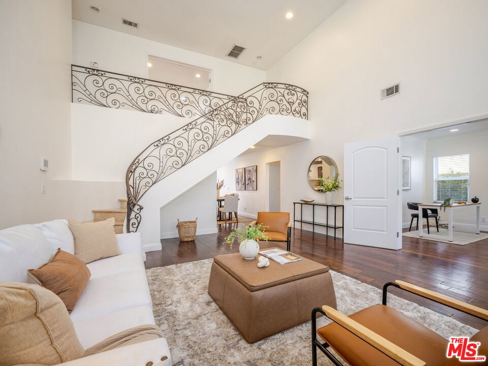 Photo of Listing #25586133