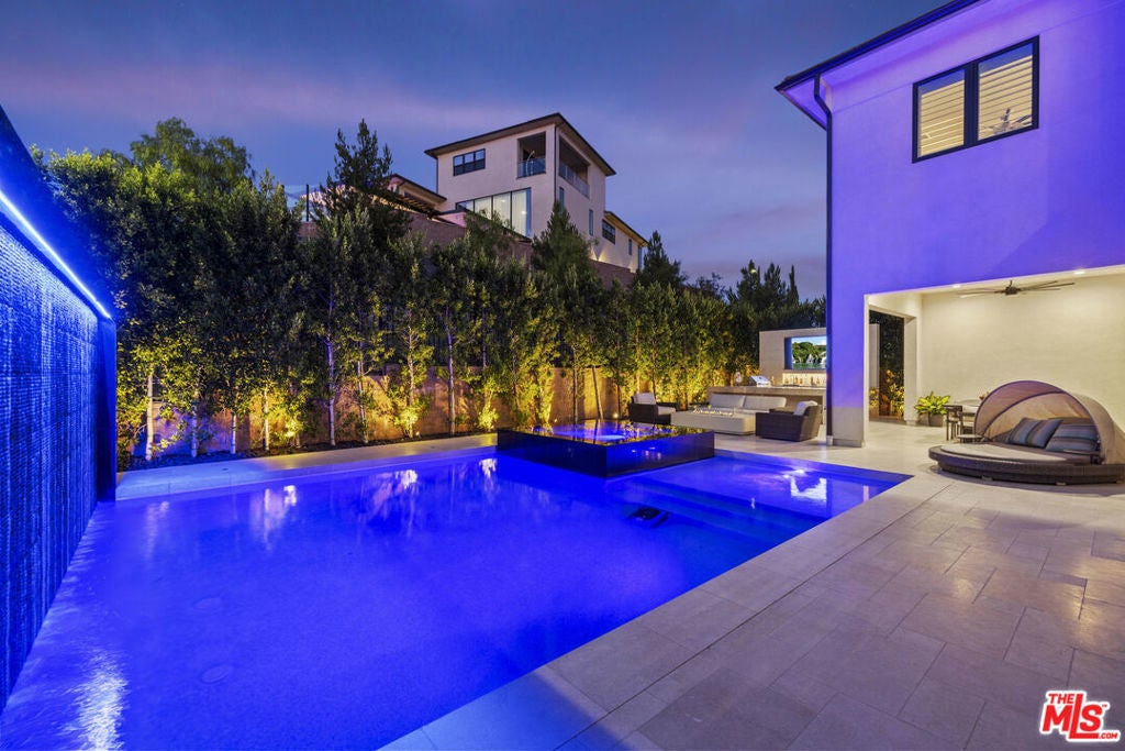 Photo of Listing #25594051