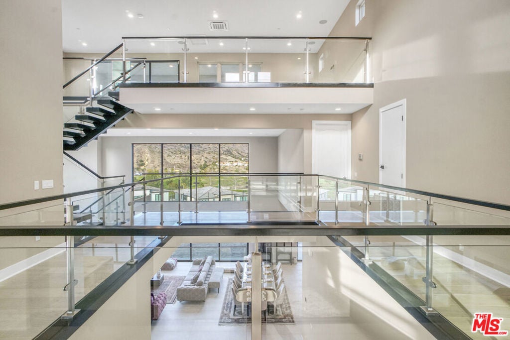 Photo of Listing #25594063