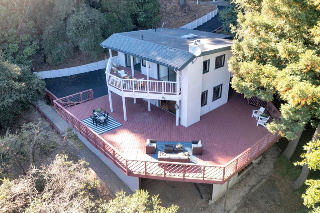 10348 West Drive, Felton