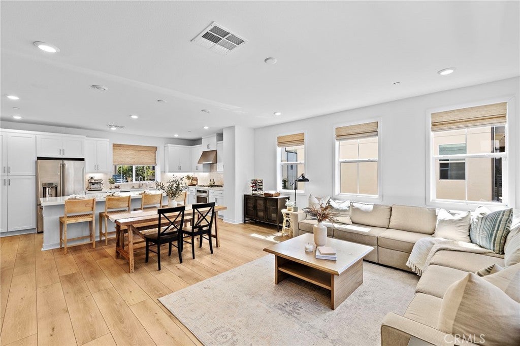 Photo of Listing #OC25218319