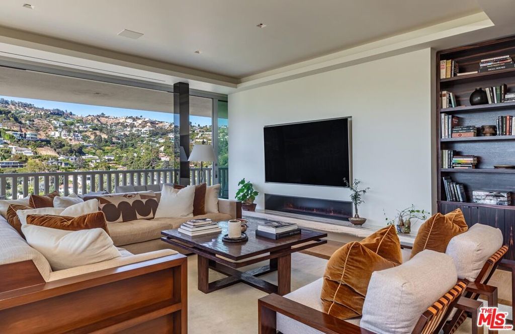 Photo of Listing #25590251