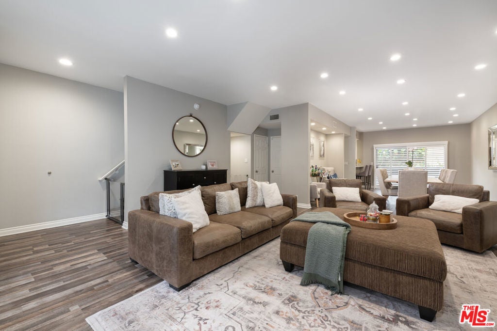 Photo of Listing #25594551