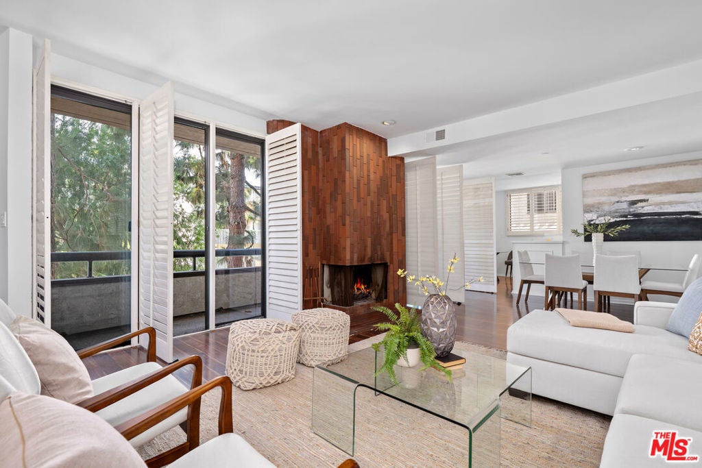 Photo of Listing #25590993