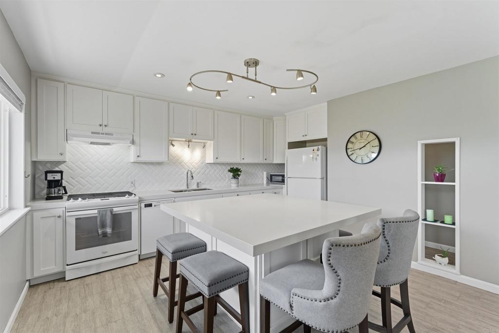 Photo of Listing #PTP2507164