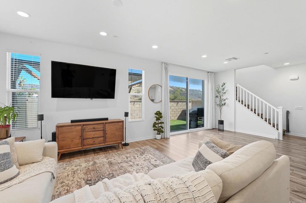 Photo of Listing #PTP2507168