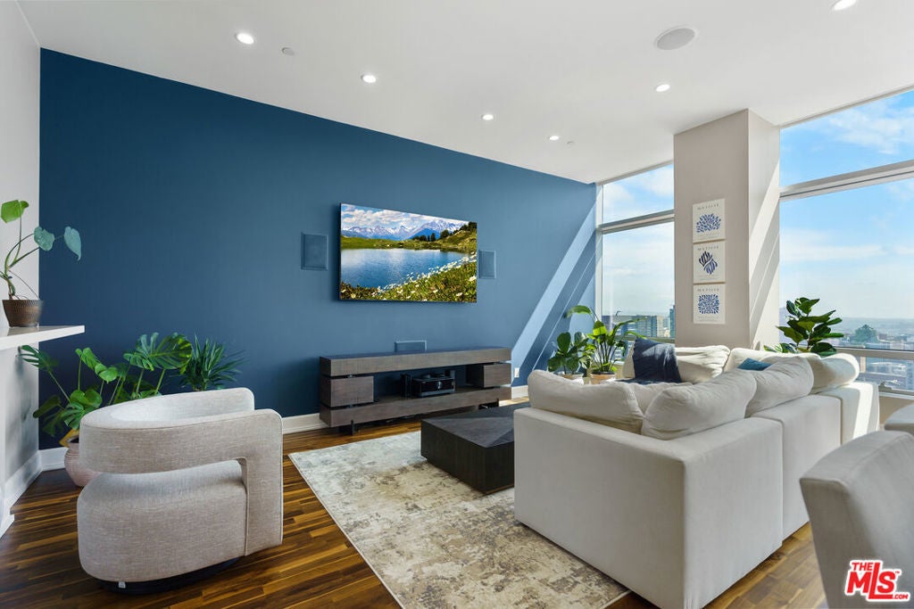 Photo of Listing #25594985