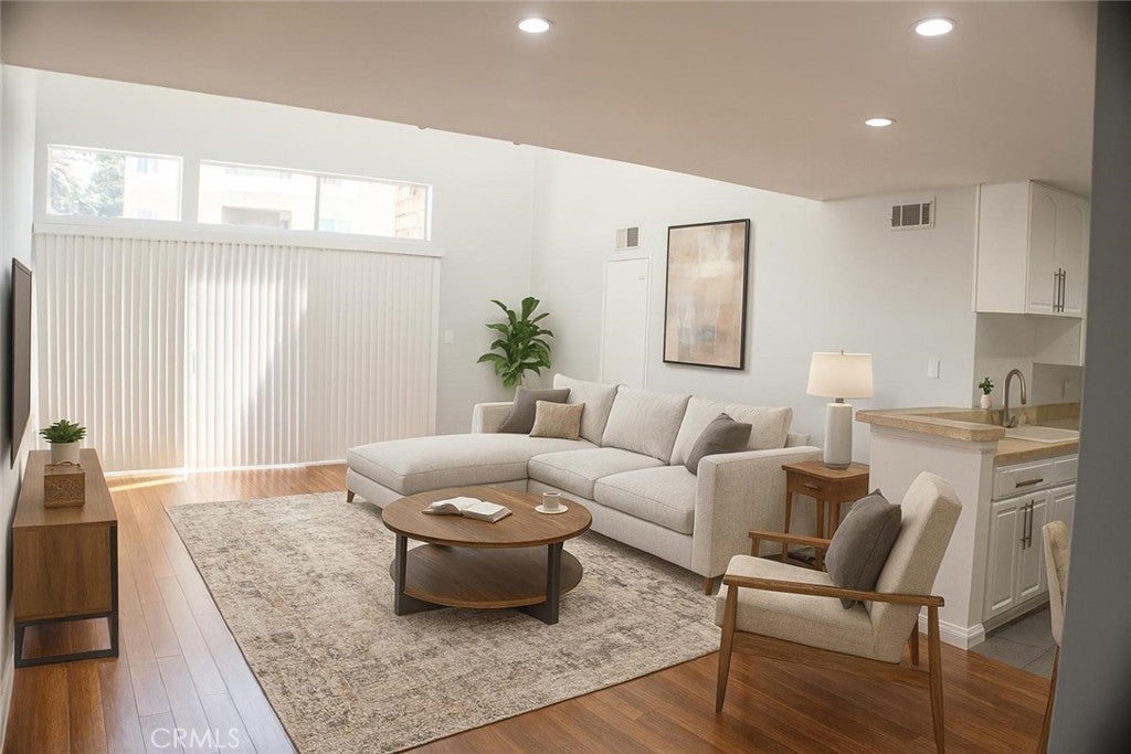 Photo of Listing #SR25221158