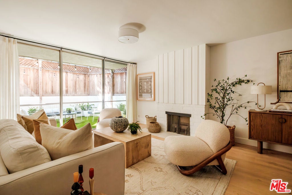 Photo of Listing #25594131