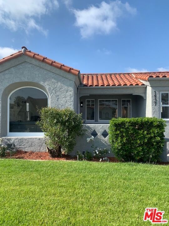 1937 W 80th Street, Los Angeles