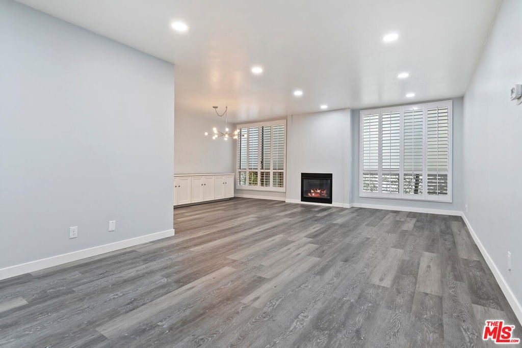 Photo of Listing #25595321