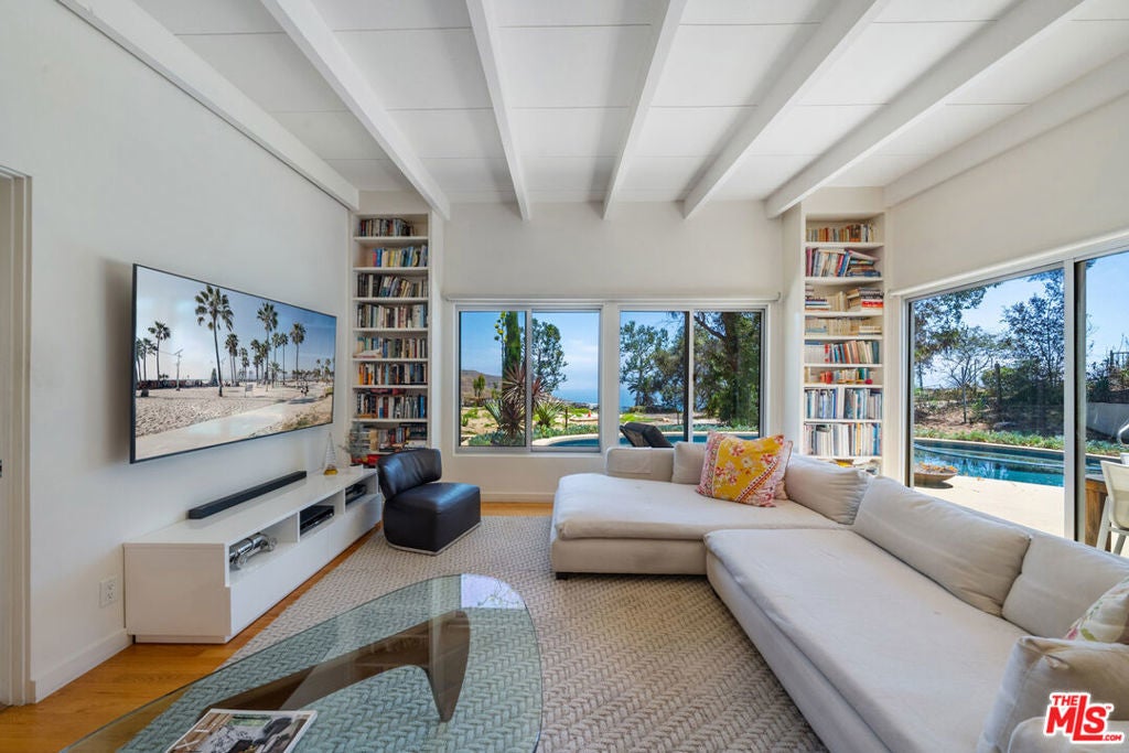 Photo of Listing #25589891