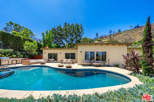 20556 Little Rock Way, Malibu