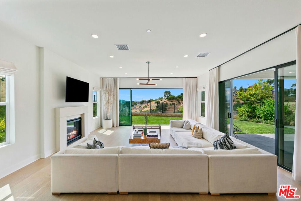 Photo of Listing #25595619