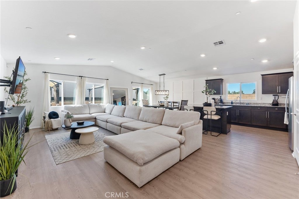 Photo of Listing #IV25222175