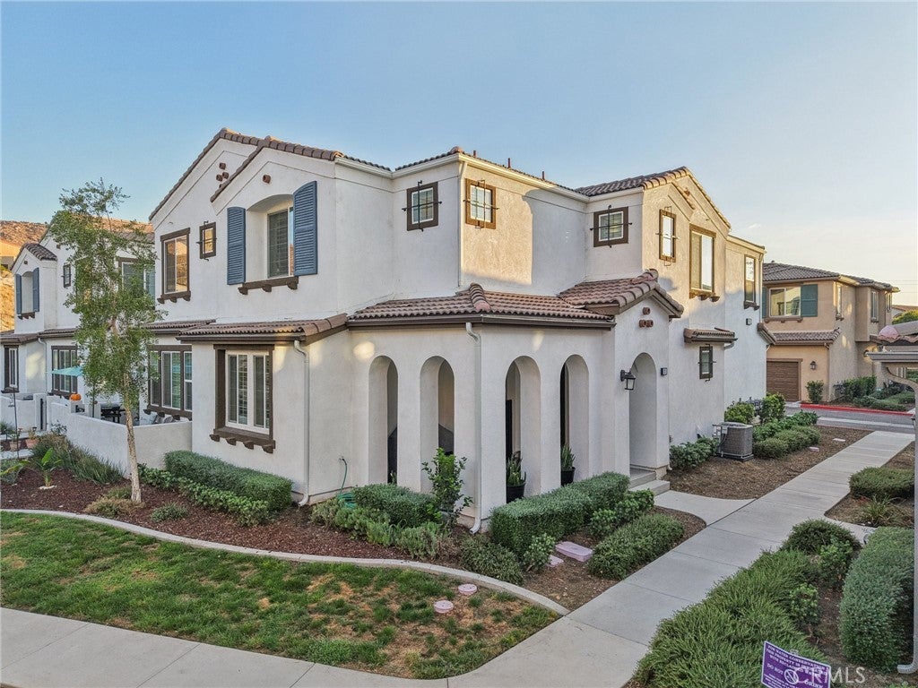 Photo of Listing #IV25222698