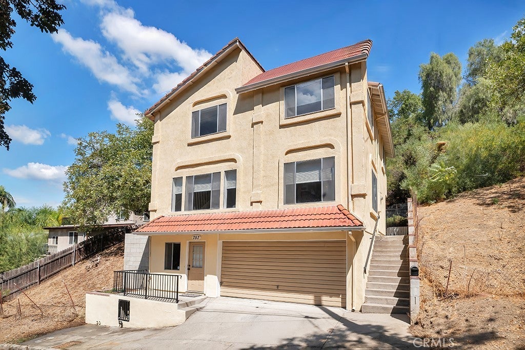 Photo of Listing #SR25222111