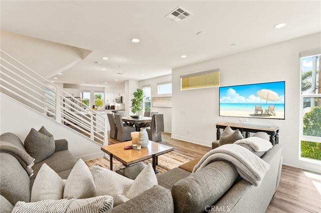 697 17th, Costa Mesa