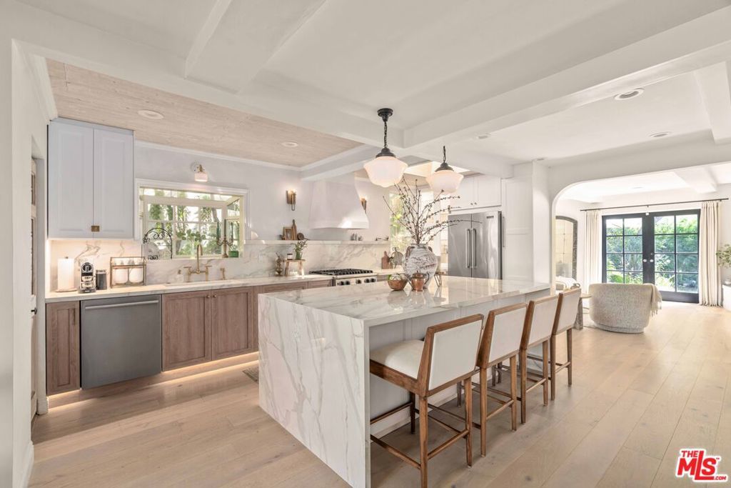 Photo of Listing #25596347