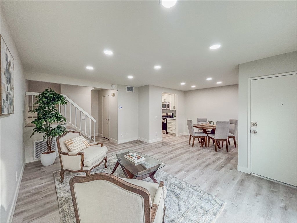 Photo of Listing #SR25224189