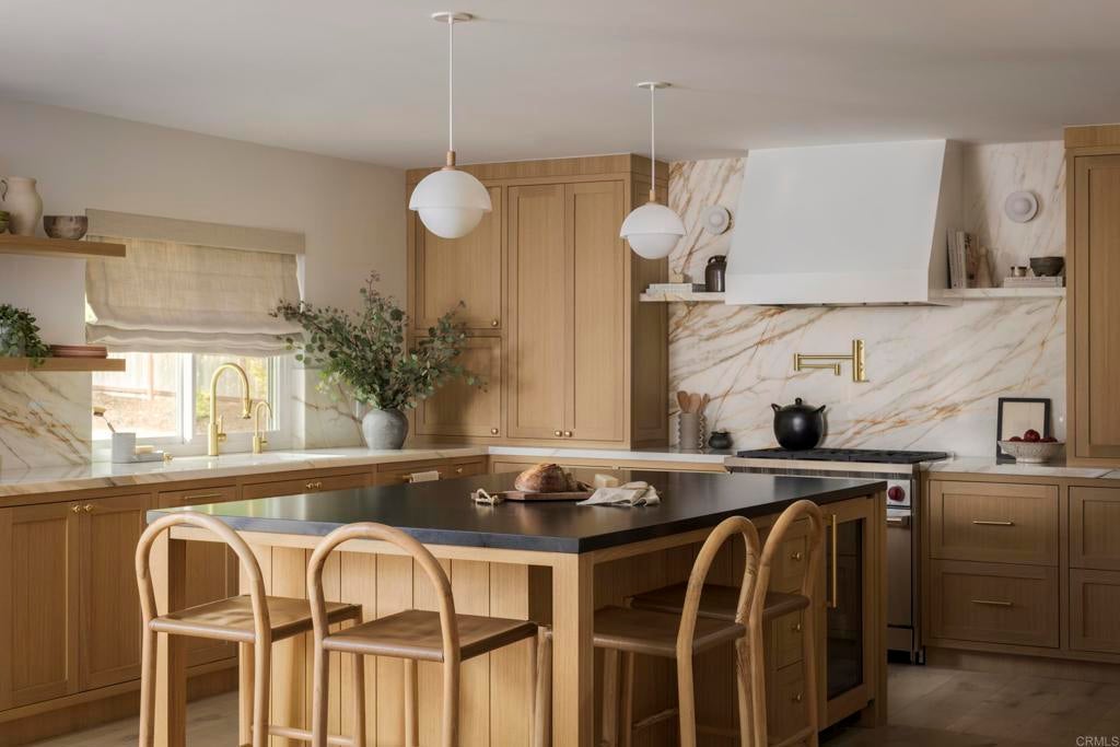 Photo of Listing #PTP2507284