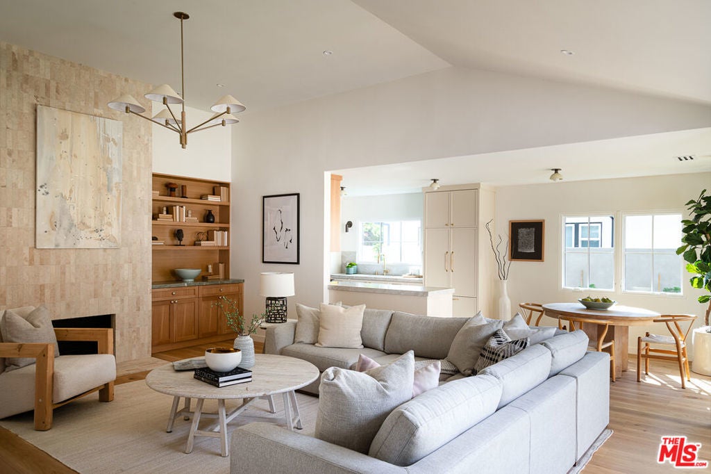 Photo of Listing #25596407