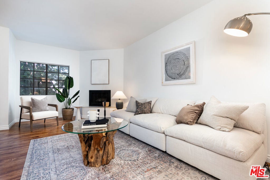 Photo of Listing #25596817