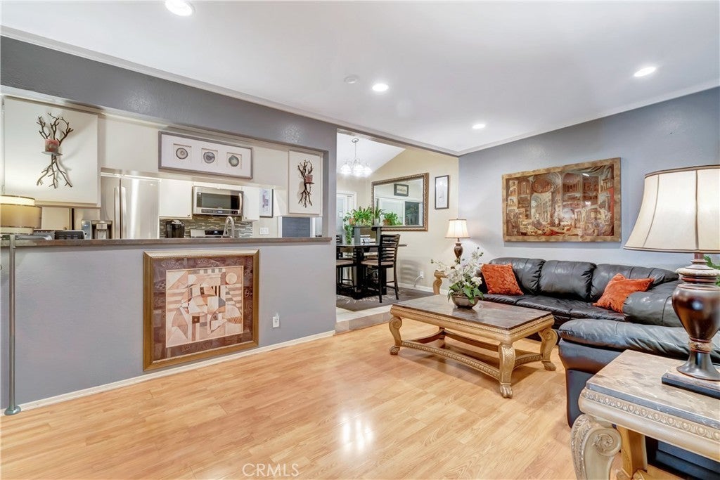 Photo of Listing #SR25223487