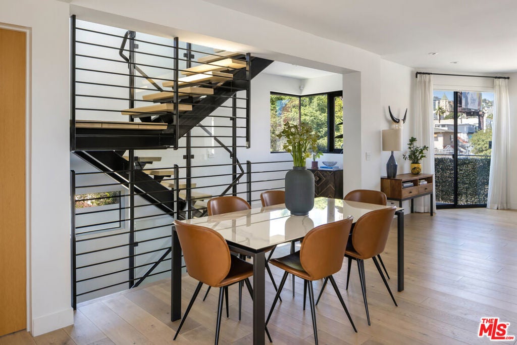 Photo of Listing #25596261