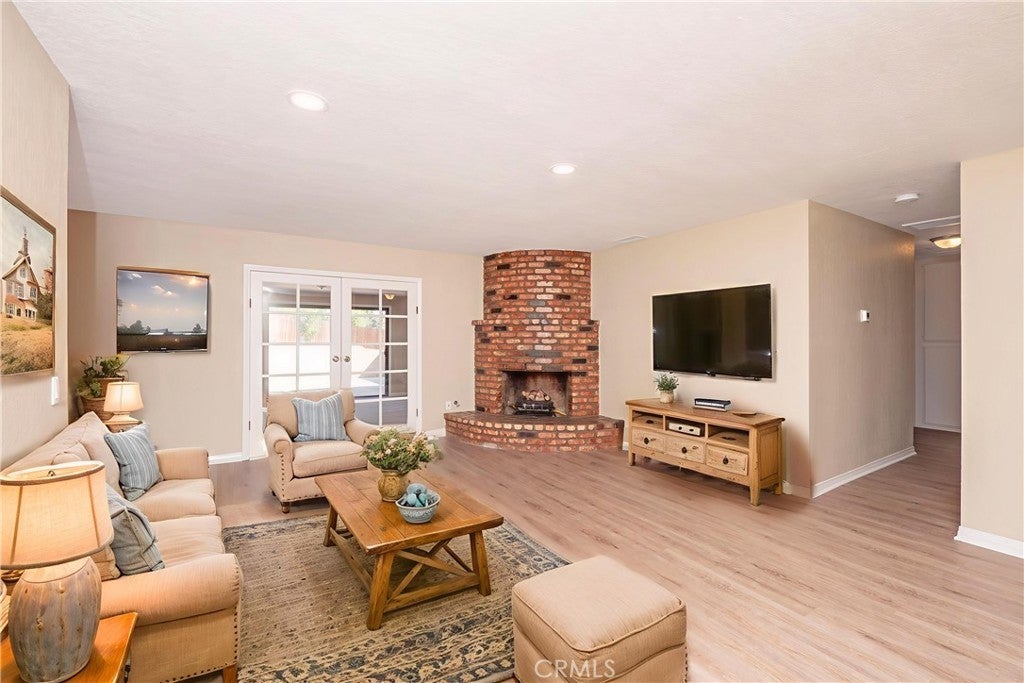 Photo of Listing #IV25218851