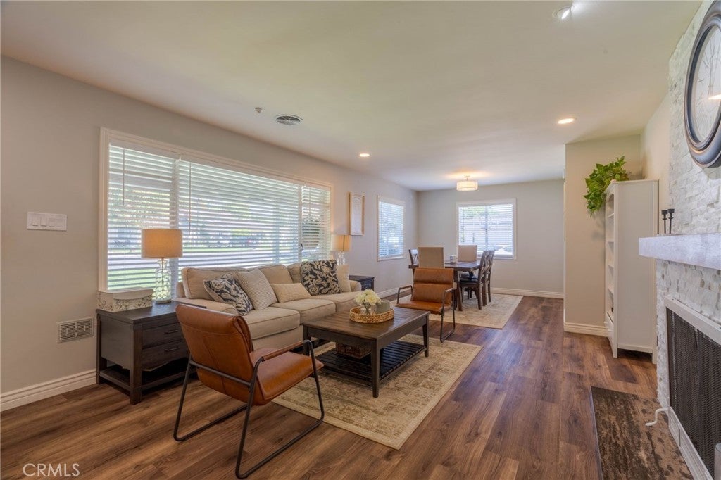 Photo of Listing #DW25225147