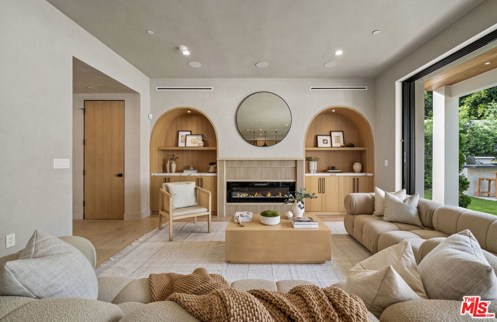 Photo of Listing #25597261