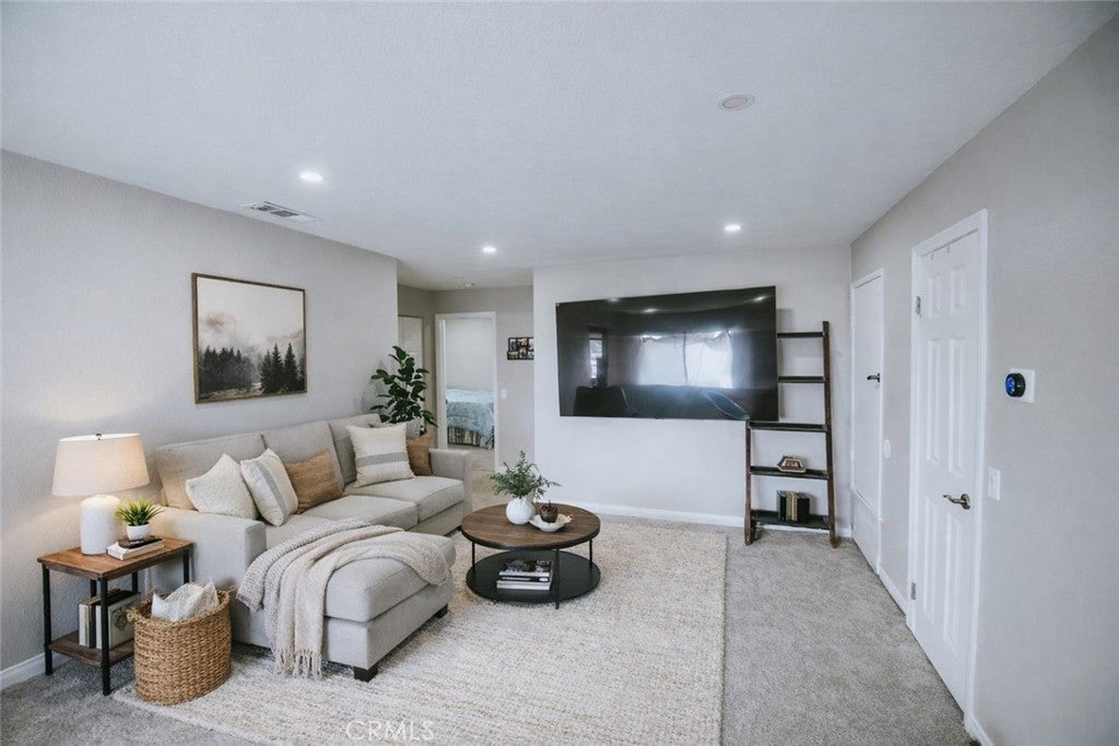 Photo of Listing #IG25222621