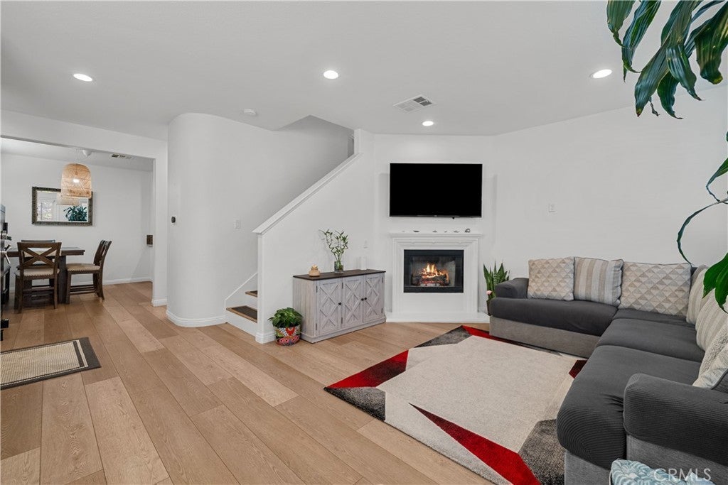 Photo of Listing #SR25224720