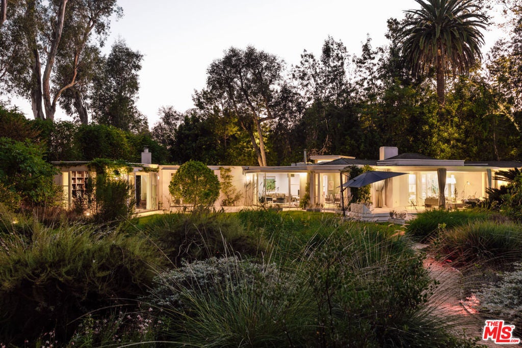 Photo of Listing #25596395