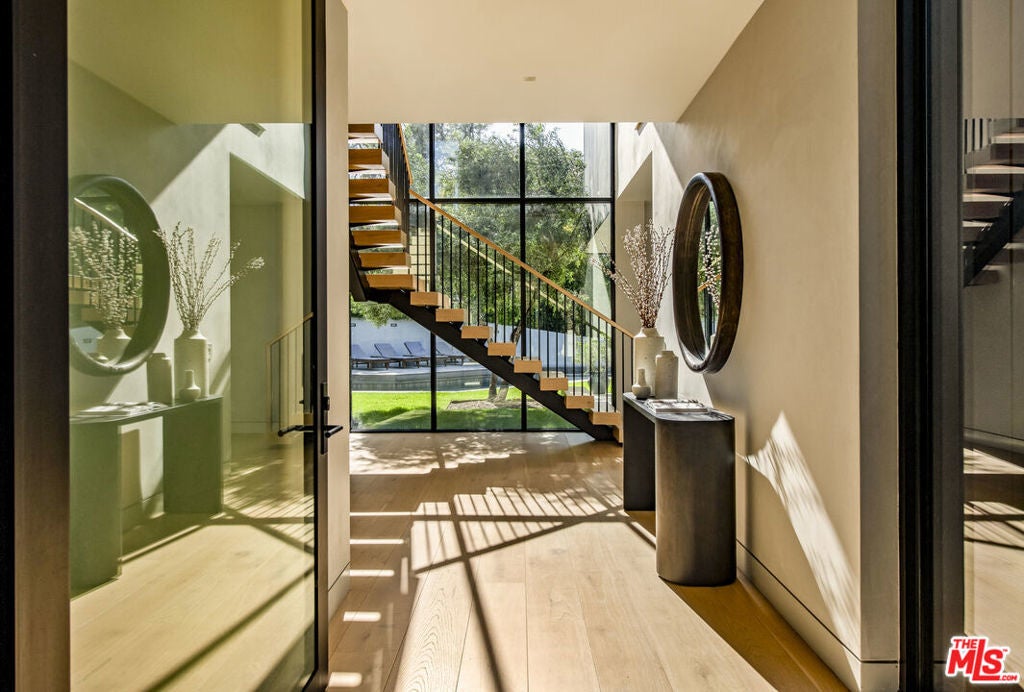 Photo of Listing #25597599