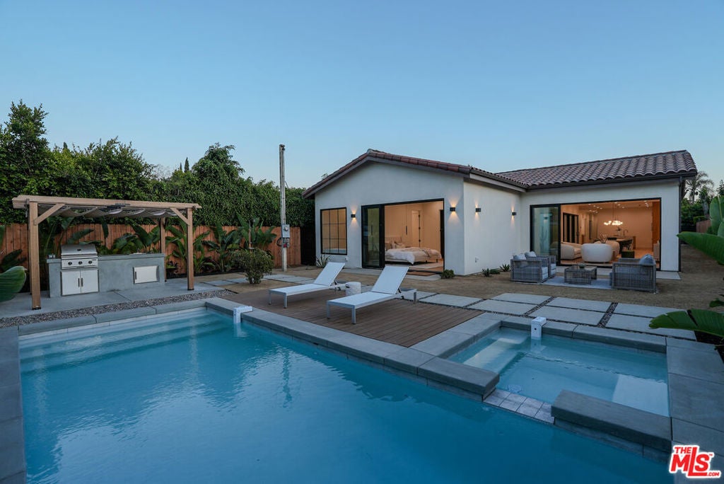 Photo of Listing #25595767