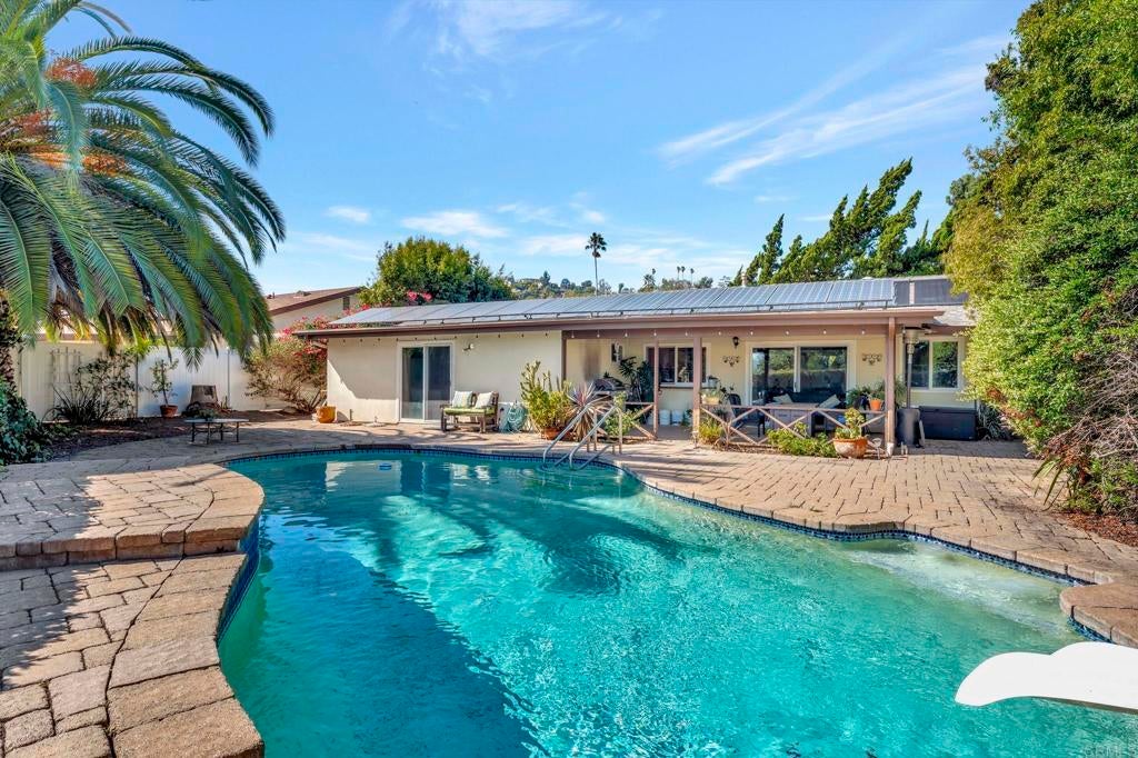 Photo of Listing #PTP2507352