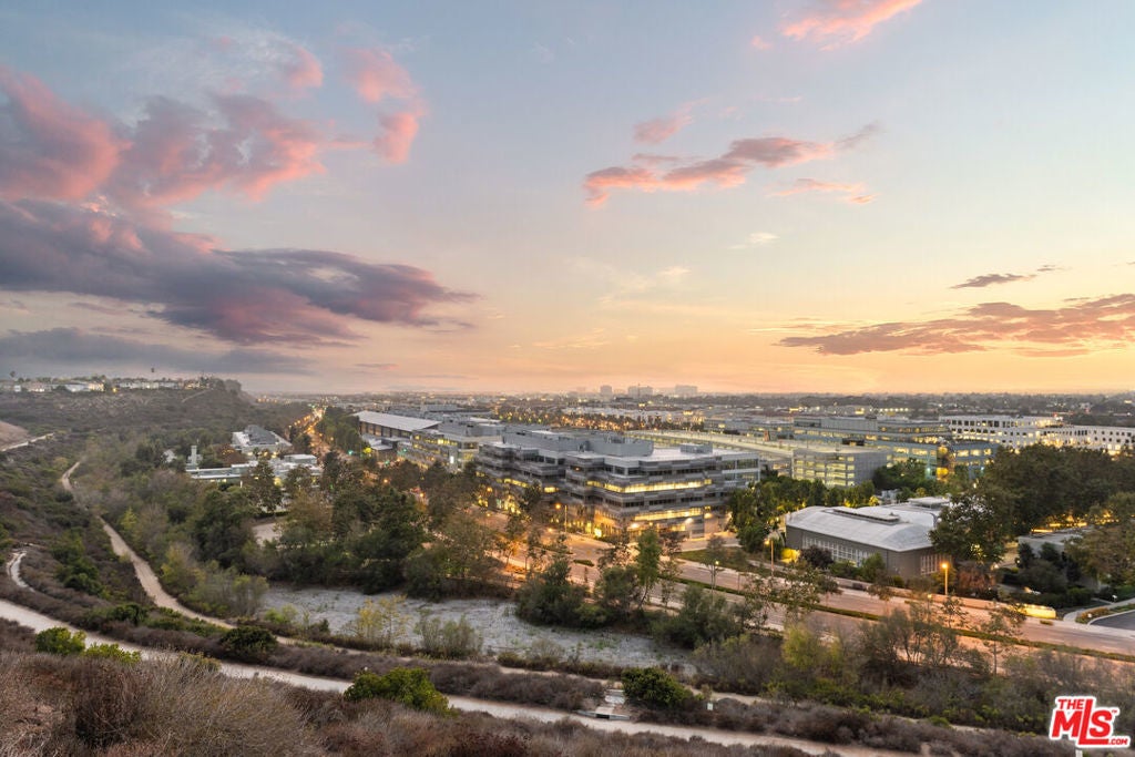 Photo of Listing #25595601