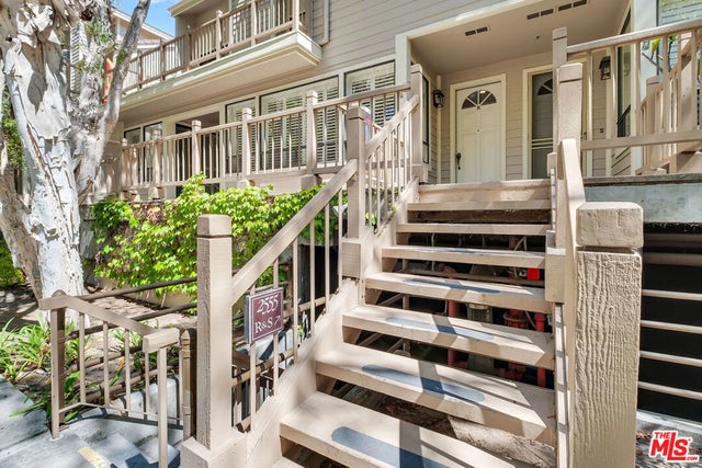 2555 Plaza Del Amo R, Torrance.