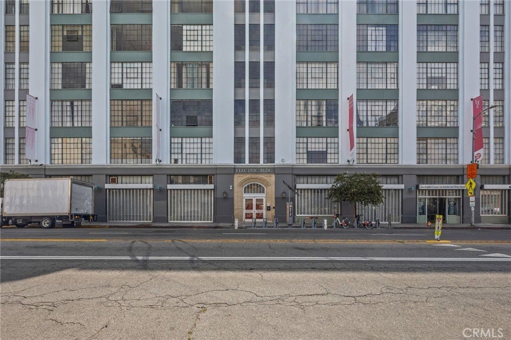 Photo of Listing #IV25226468