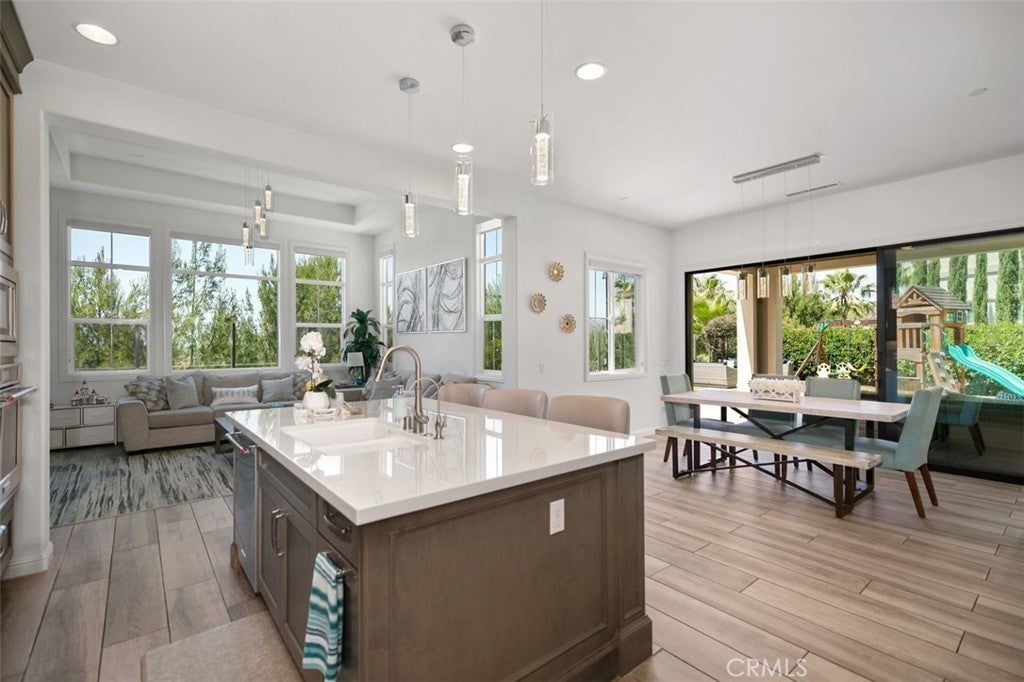 11 Juniper, Lake Forest